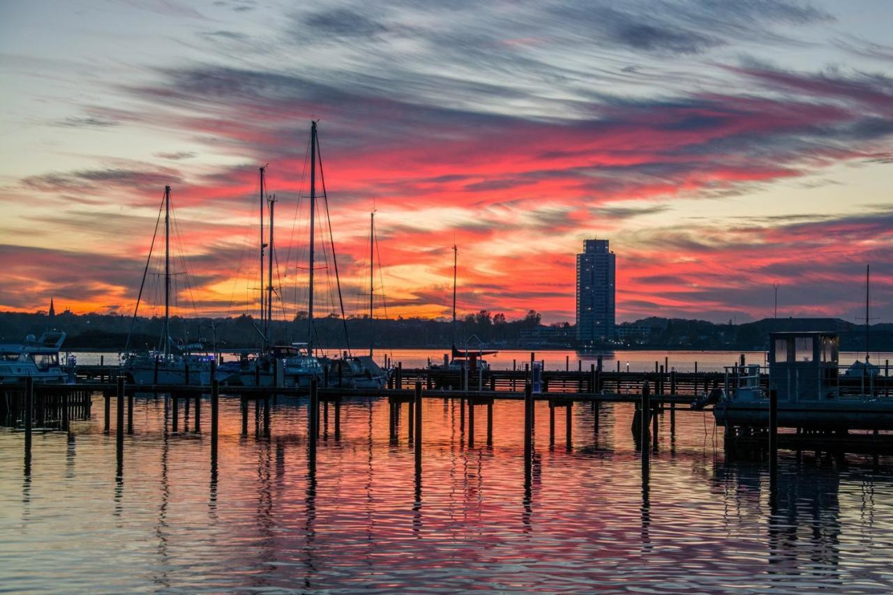 Hausboot Hilja Hotell Schleswig Exteriör bild